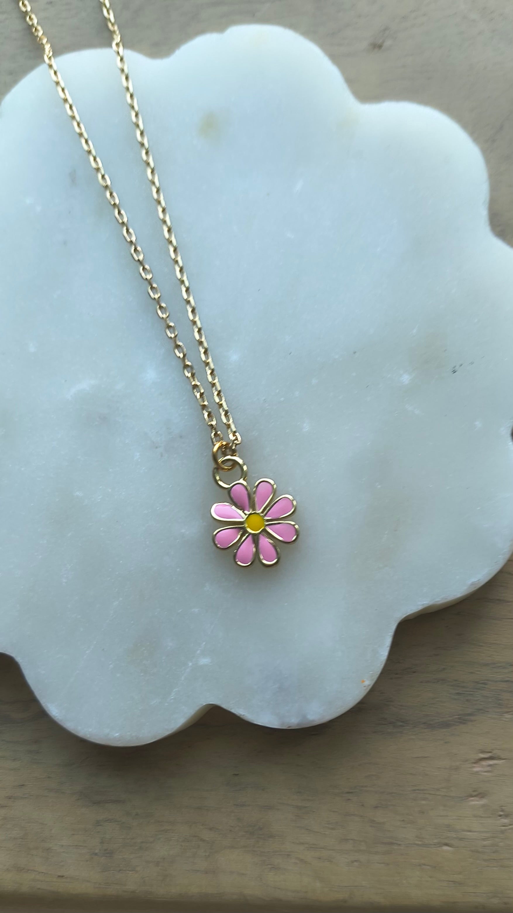 Dainty Flower Pendant Necklace